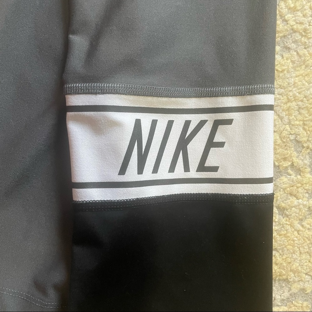 Nike Cropped Leggings - Picture 5 of 6
